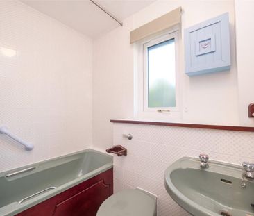 2 bedroom end of terrace house to rent - Photo 4