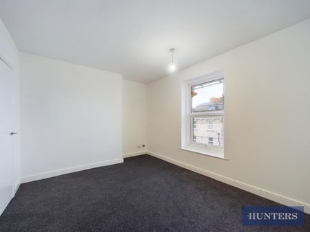 2 bedroom Flat To Let - Photo 2
