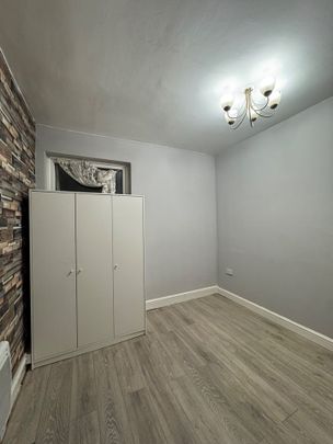 2 Bed Flat, Radstock Road, RG1 - Photo 1