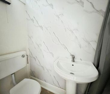 1 bedroom Flat To Let - Photo 3