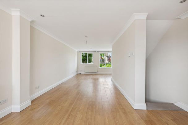 Castle Court, Aylesbury - Photo 1