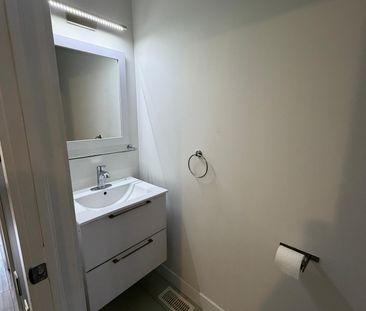 For Lease - 540 Essa Road, Barrie, Ontario - Photo 1