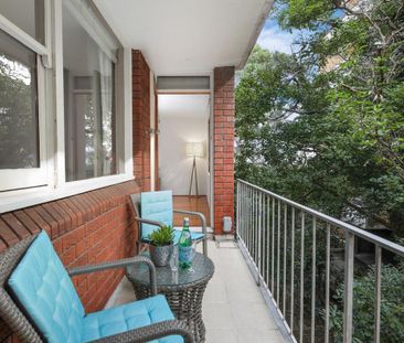 COZY TWO BEDROOM APARTMENT IN GREENWICH FOR LEASE! LOCATION IS THE ... - Photo 1