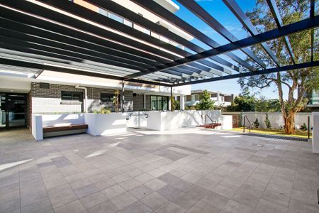 Near new, 2 bedroom apartment available - Photo 5