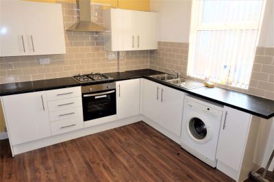 4 bedroom House in Burley Lodge Terrace, Leeds - Photo 4