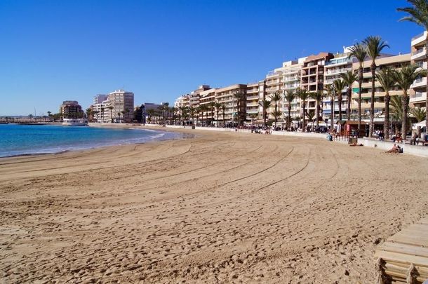 2 room luxury Flat for rent in Torrevieja, Spain - Photo 1