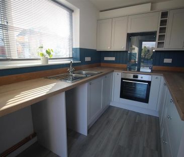 2 bedroom end of terrace house to rent - Photo 4