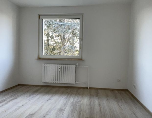 Schöne Wohnung, schönes Bad, schöner Balkon..ab Mitte April in der City zu besichtigen. - Foto 1