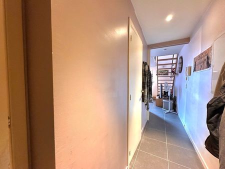 Goed gelegen appartement met 2 slaapkamers, terras en autostaanplaats te Tongeren - Foto 5