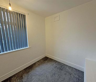 3 bedroom flat to rent - Photo 3