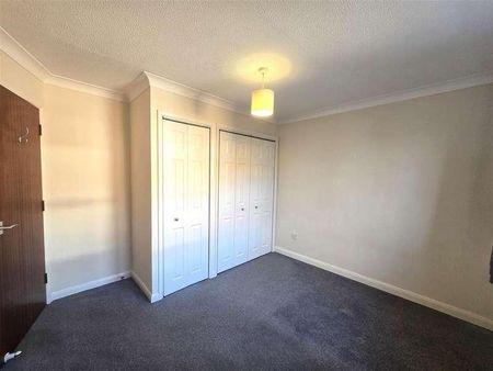 Phoenix Court, Elms Road, GU11 - Photo 2
