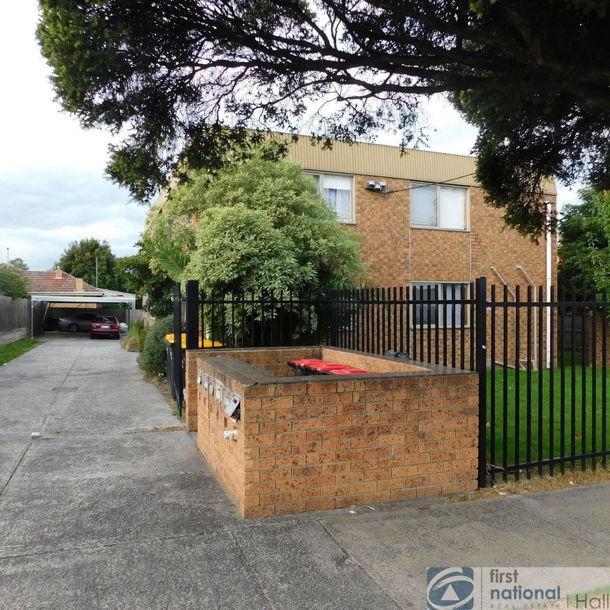 IN GREAT LOCATION - Photo 1