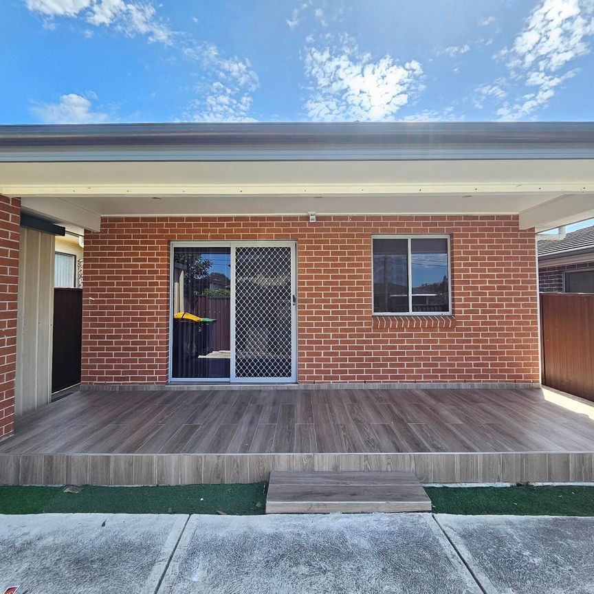 2 Bedroom Granny Flat with Street Frontage&excl;&excl; - Photo 1