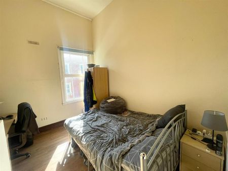 3 bedroom flat to rent - Photo 4