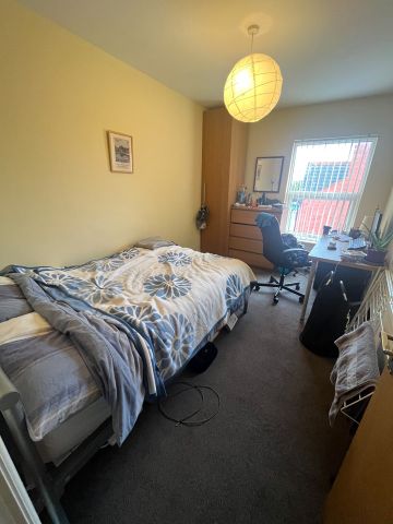 Room in a Shared Flat, Hollybank Road, L18 - Photo 5