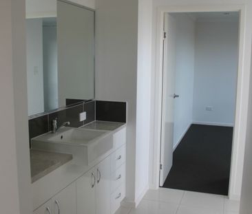 37 Tamron Drive, Mount Pleasant QLD 4740 - House For Rent | Domain - Photo 4
