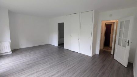 location Appartement T1 DE 33.72m² À GARCHES - Photo 2