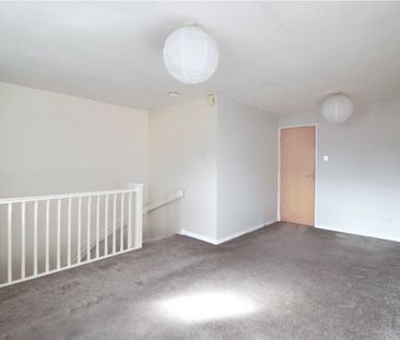Reeves Close, - Photo 3