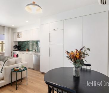 Modern Ground-Floor Apartment with Private Courtyard in a Prime Nor... - Photo 2