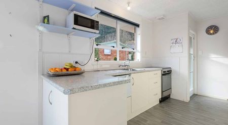 3 Bedroom Home with a View - Photo 3