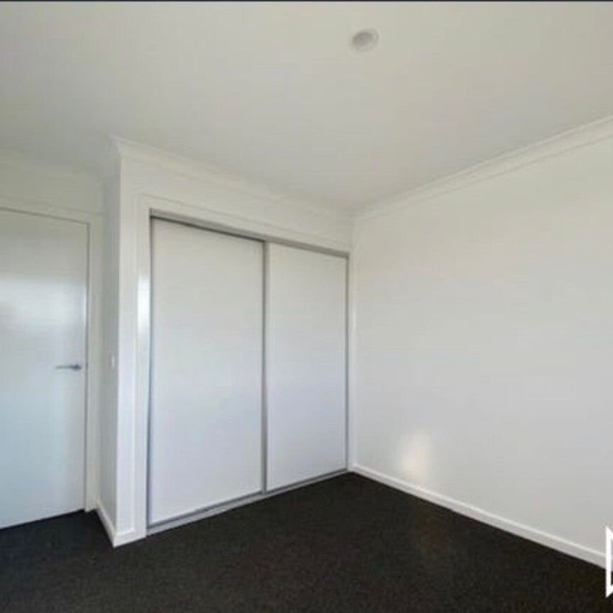 Pakenham - Photo 1