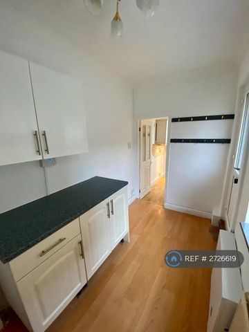 2 bedroom terraced house to rent - Photo 4