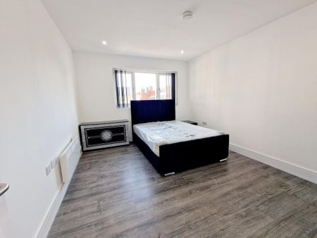 3 bedroom apartment to rent - Photo 4