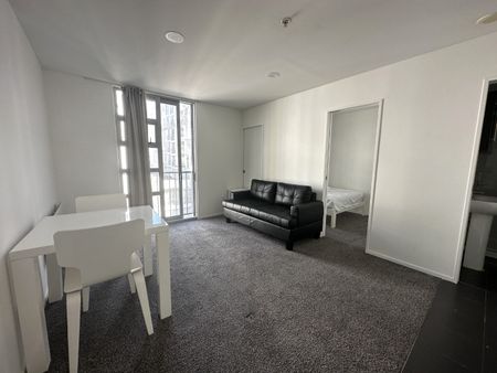 Recently Renovated Apartment - Photo 3