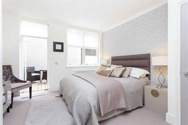 3 bedroom flat in Chelsea - Photo 1