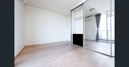 TWO BEDROOM APARTMENT IN IDEAL LOCATION - Photo 3