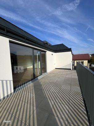 Lichtdurchflutete Dachgeschosswohnung - moderner Erstbezug mit 4 Zimmern und Balkon! - Foto 1