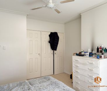 Victoria Park - Photo 3