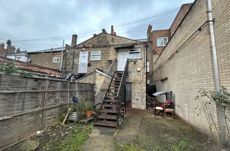 4 Bed Flat, High Street, E17 - Photo 2