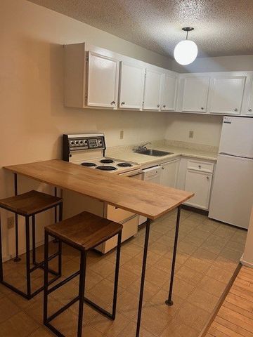 1 BDRM/1 BATH - 115 3RD AVE S - Available Immediately *JUNE SPECIAL* - Photo 2