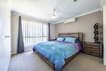 Family Friendly Location close to Schools, shops, parks and transport - Photo 3