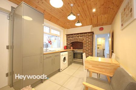 1 bedroom house of multiple occupation to rent - Photo 3