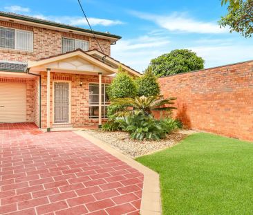 Sun-Filled, Two Level Four (4) Bedroom Family Home With A Large All... - Photo 6