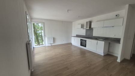 Location Appartement 3 pièces 63m² LILLE 59000 - Photo 3