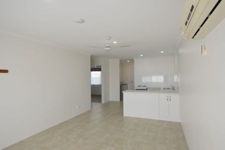 TWO BEDROOM UNIT WITHIN WALKING DISTANCE TO THE MARINA! - Photo 4