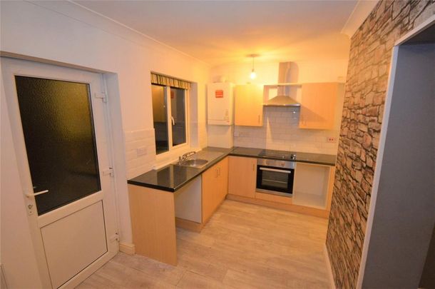 4 bedroom semi-detached house to rent - Photo 1