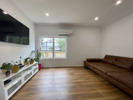 Stylish home in Quiet Location with Separate Studio - Photo 2