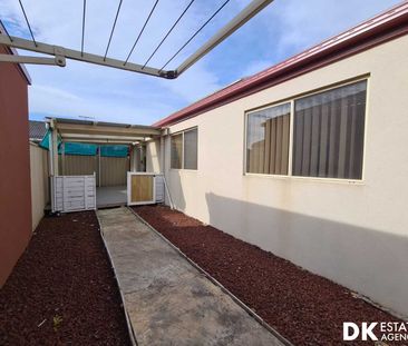 Ideal Family Home in Tarneit - Photo 2