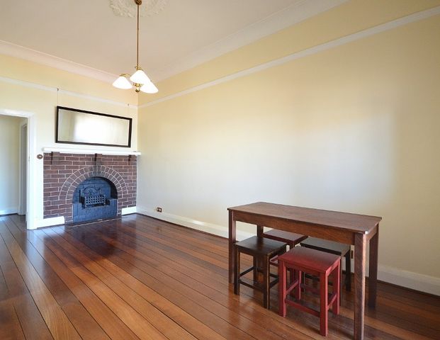 GREAT VALUE 2x1 CHARACTER APARTMENT IN THE HEART OF MOUNT LAWLEY - Photo 1