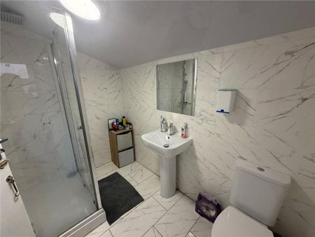 1 bedroom in a house share to rent - Photo 4