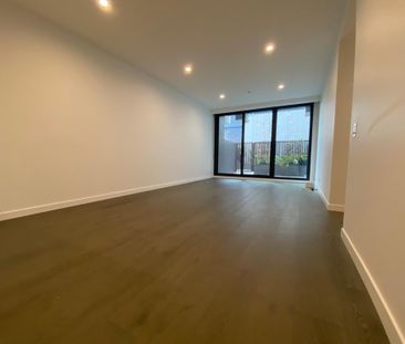 Courtyard Apartment! - Photo 2