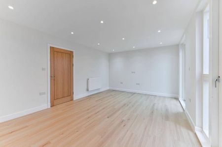 3 bedroom flat to rent - Photo 3