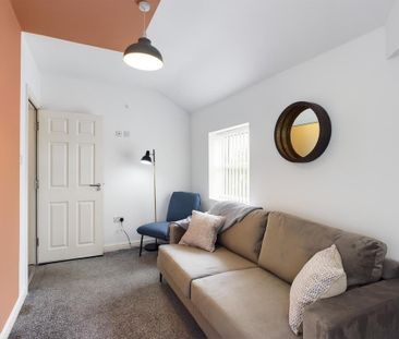 2 bedroom flat to rent - Photo 2