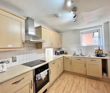 1 bedroom in a flat share to rent - Photo 3