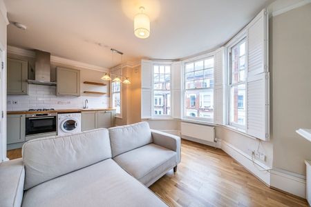 2 bedroom flat to rent - Photo 4