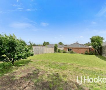 Pakenham Hills Three bedroom Home! - Photo 4